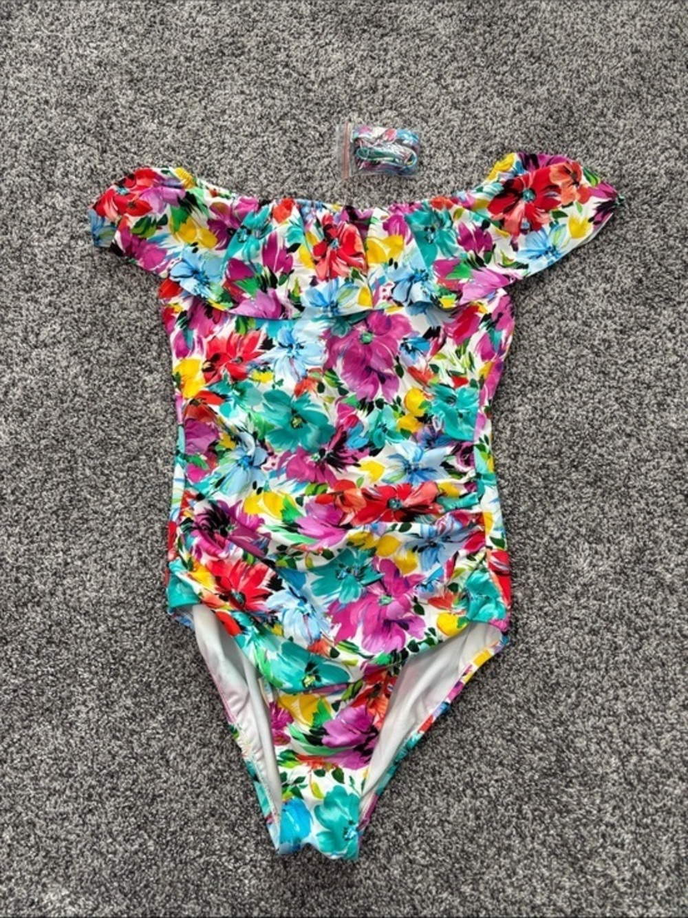EUC La Blanca Tropical Floral Off the Shoulder Ruffle Swim Suit Size 8